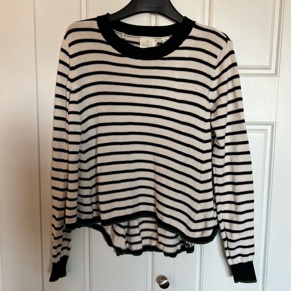 Striped sweater 🤍